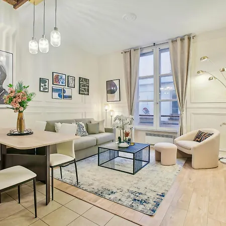 Place Des Vosges - Marais - Prime Location