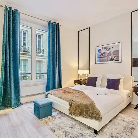 Place Des Vosges - Marais - Prime Location Apartment *