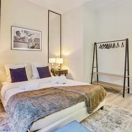 Place Des Vosges - Marais - Prime Location Apartment