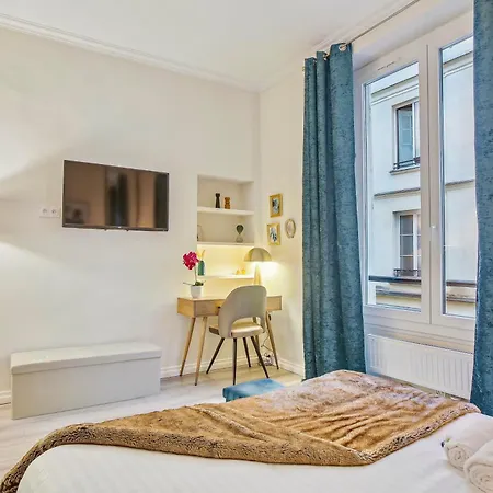 Place Des Vosges - Marais - Prime Location Apartment Paris