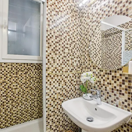 Place Des Vosges - Marais - Prime Location Apartment