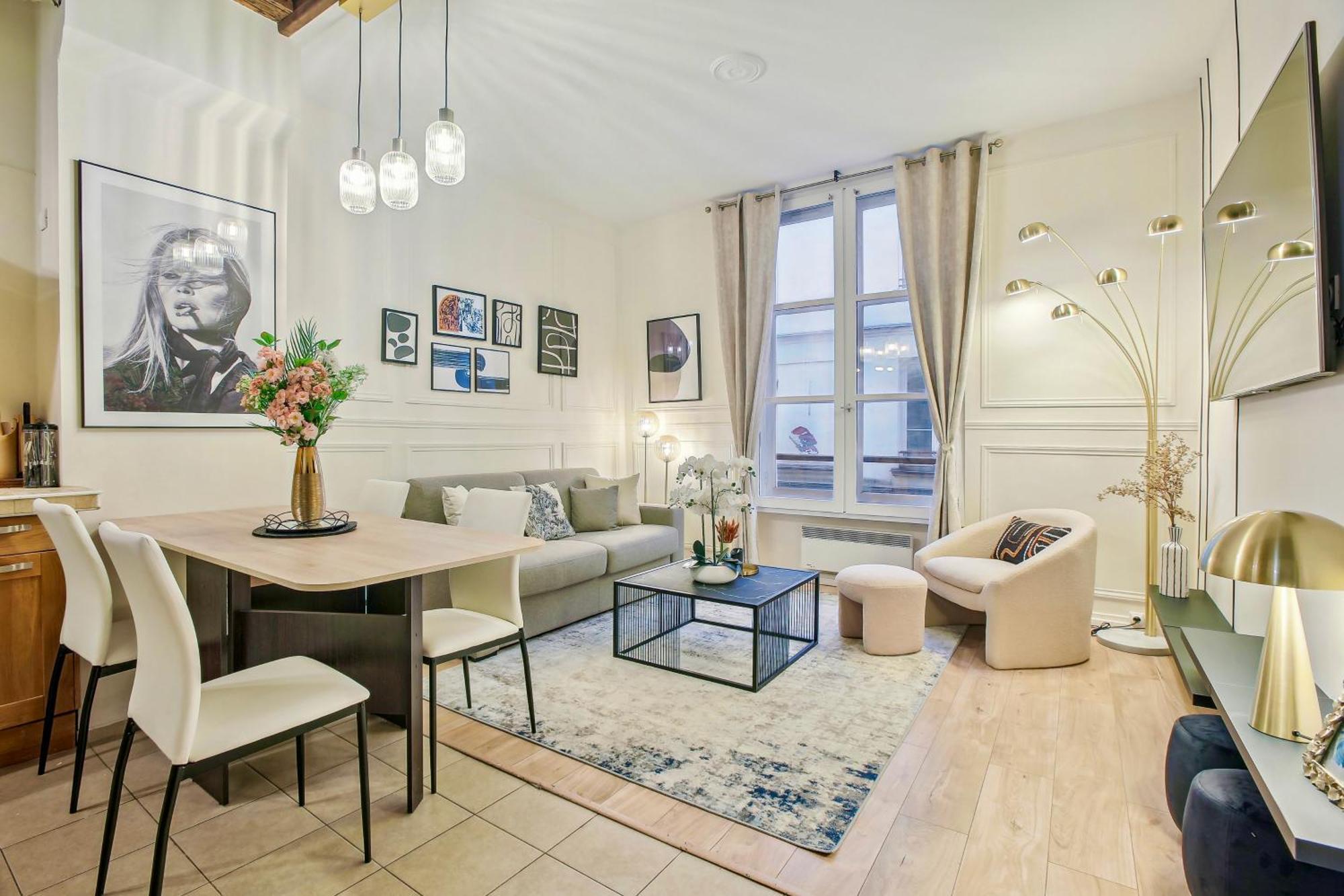 Place Des Vosges - Marais - Prime Location