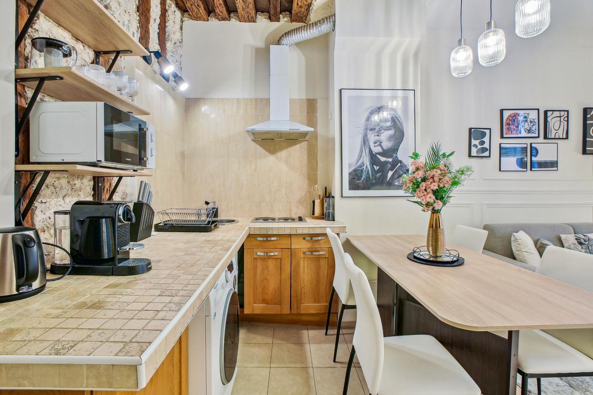 Place Des Vosges - Marais - Prime Location * Paris