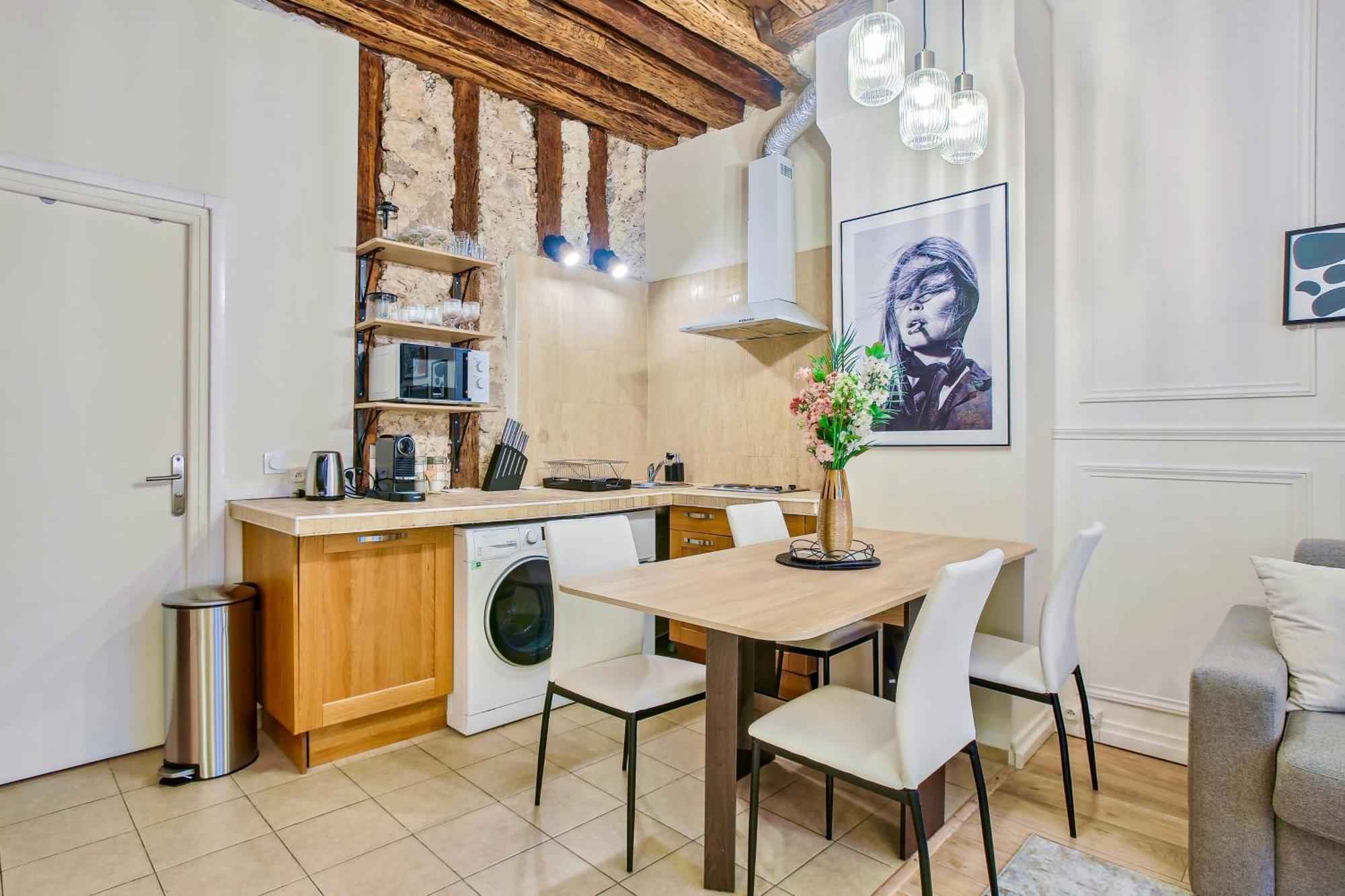 Place Des Vosges - Marais - Prime Location * Paris