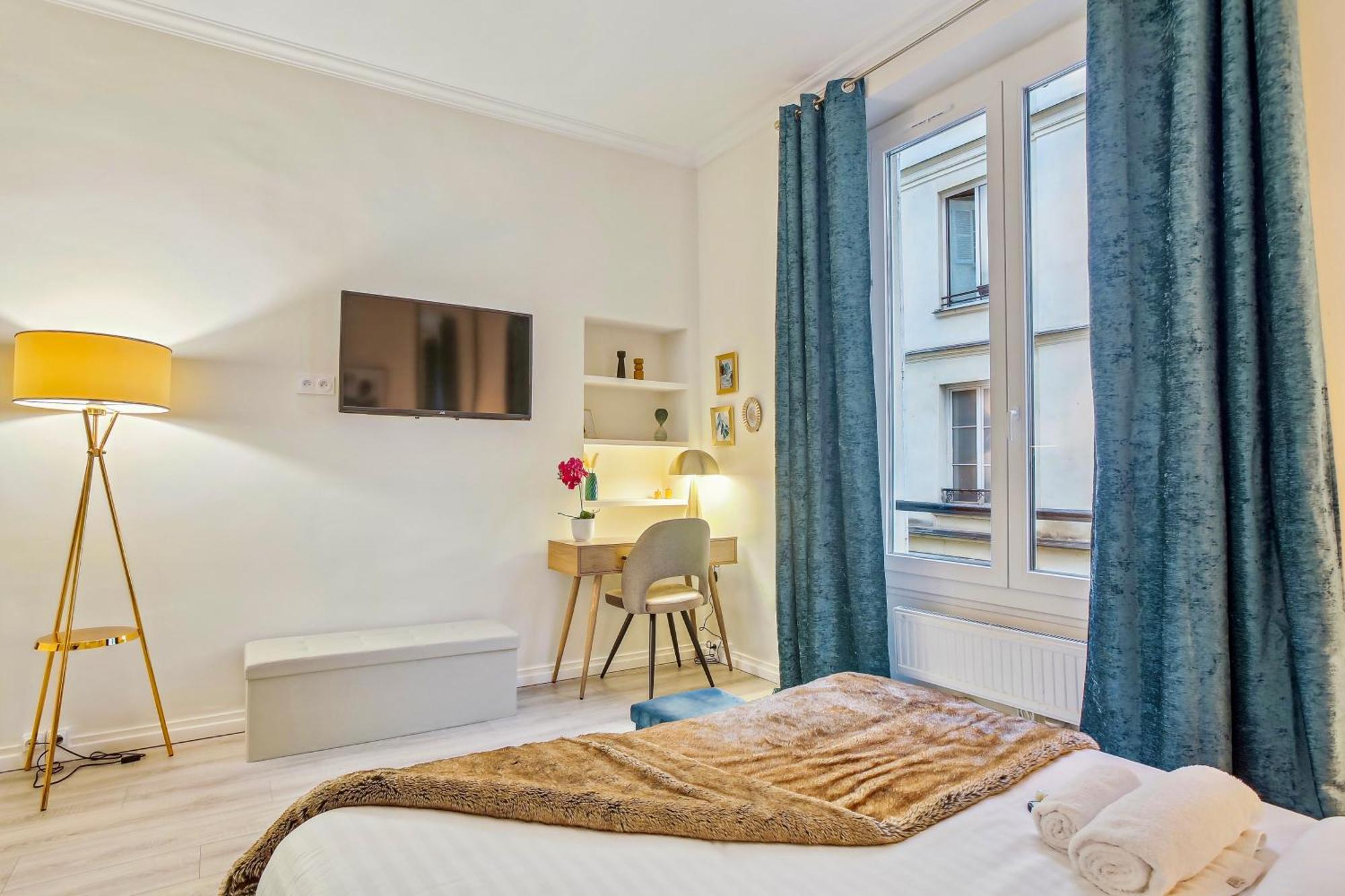 Place Des Vosges - Marais - Prime Location Apartment Paris